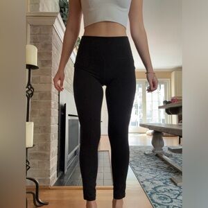 Athleta Salutation Stash Pocket II tight in Black, Size M